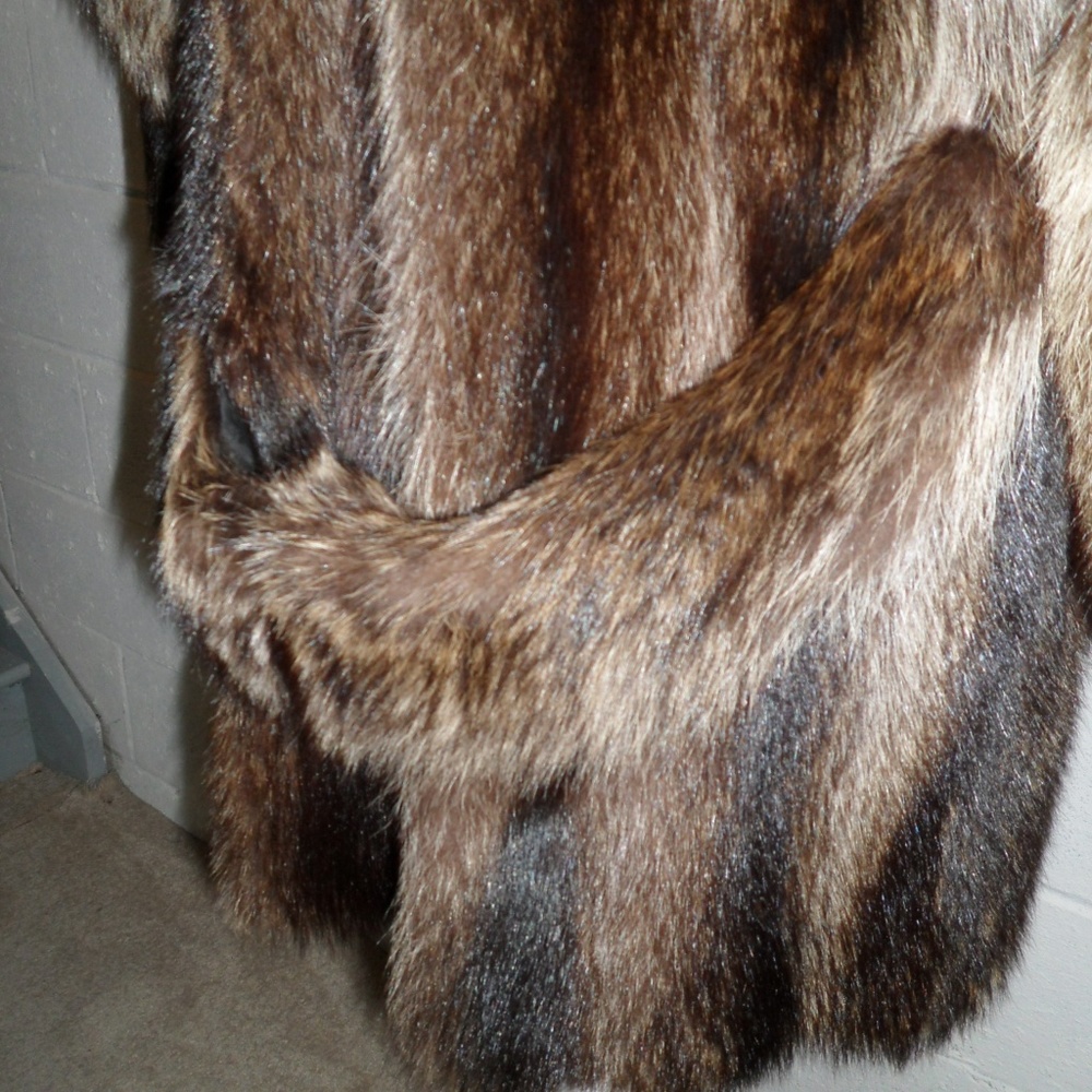 Raccoon Fur Coat - Picture 3 of 6